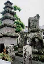 大隅国分寺に残る康治元年銘の石造六重層塔と仁王像